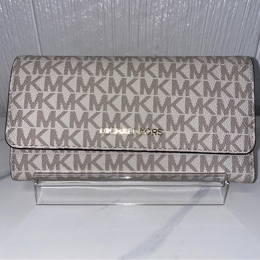 Michael Kors Gray Wallet Sleek Design Compact Size - Picture 3 of 8